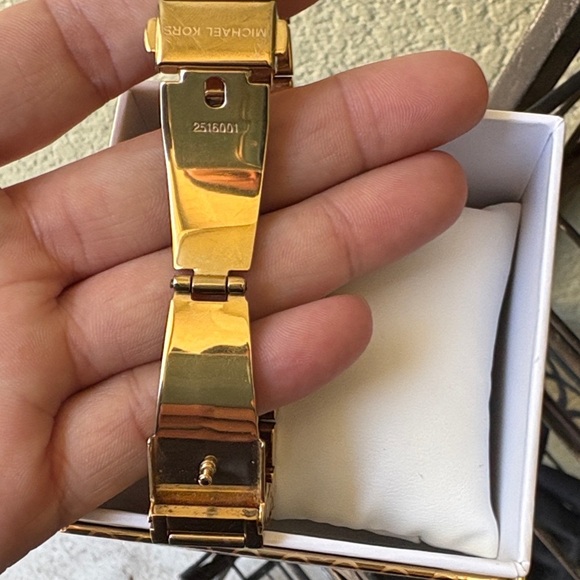 Michael Kors Women’s Parker Gold-Tone Watch MK5784 - Picture 10 of 12